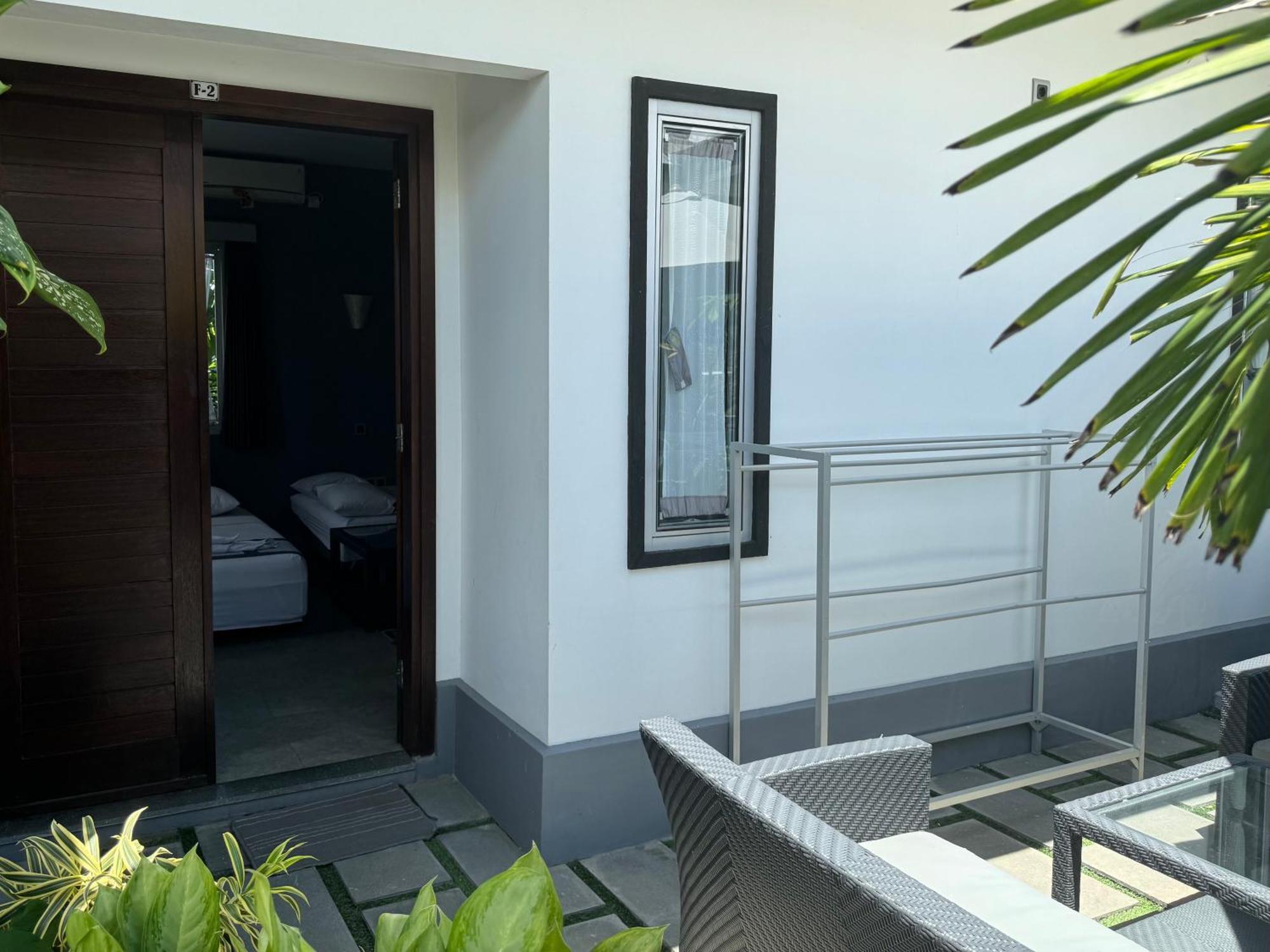 Villa Rumah Putih Abu Abu Senggigi Eksteriør billede