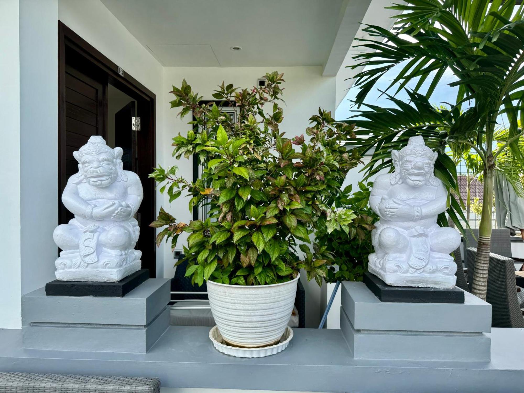 Villa Rumah Putih Abu Abu Senggigi Eksteriør billede
