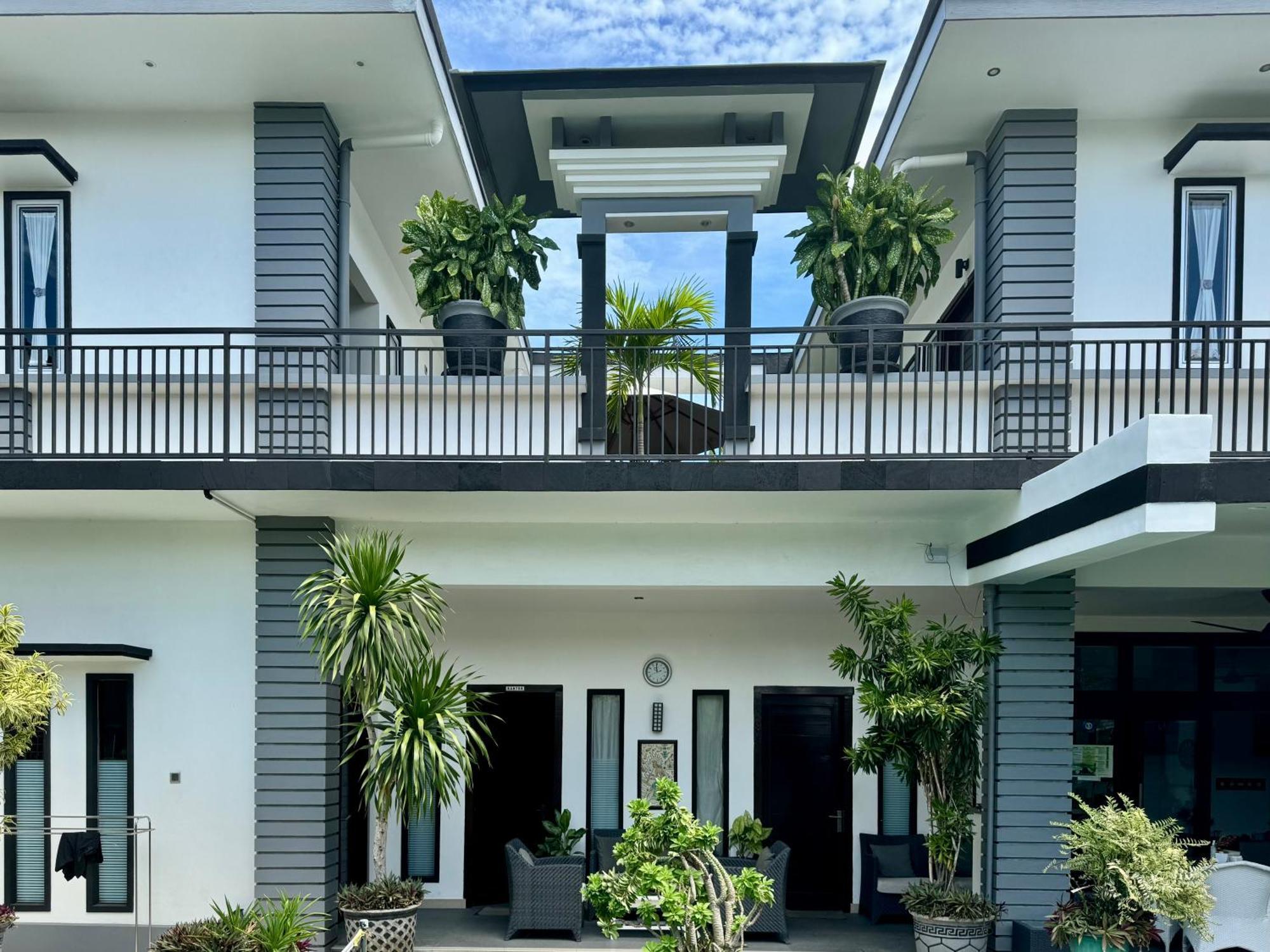 Villa Rumah Putih Abu Abu Senggigi Eksteriør billede