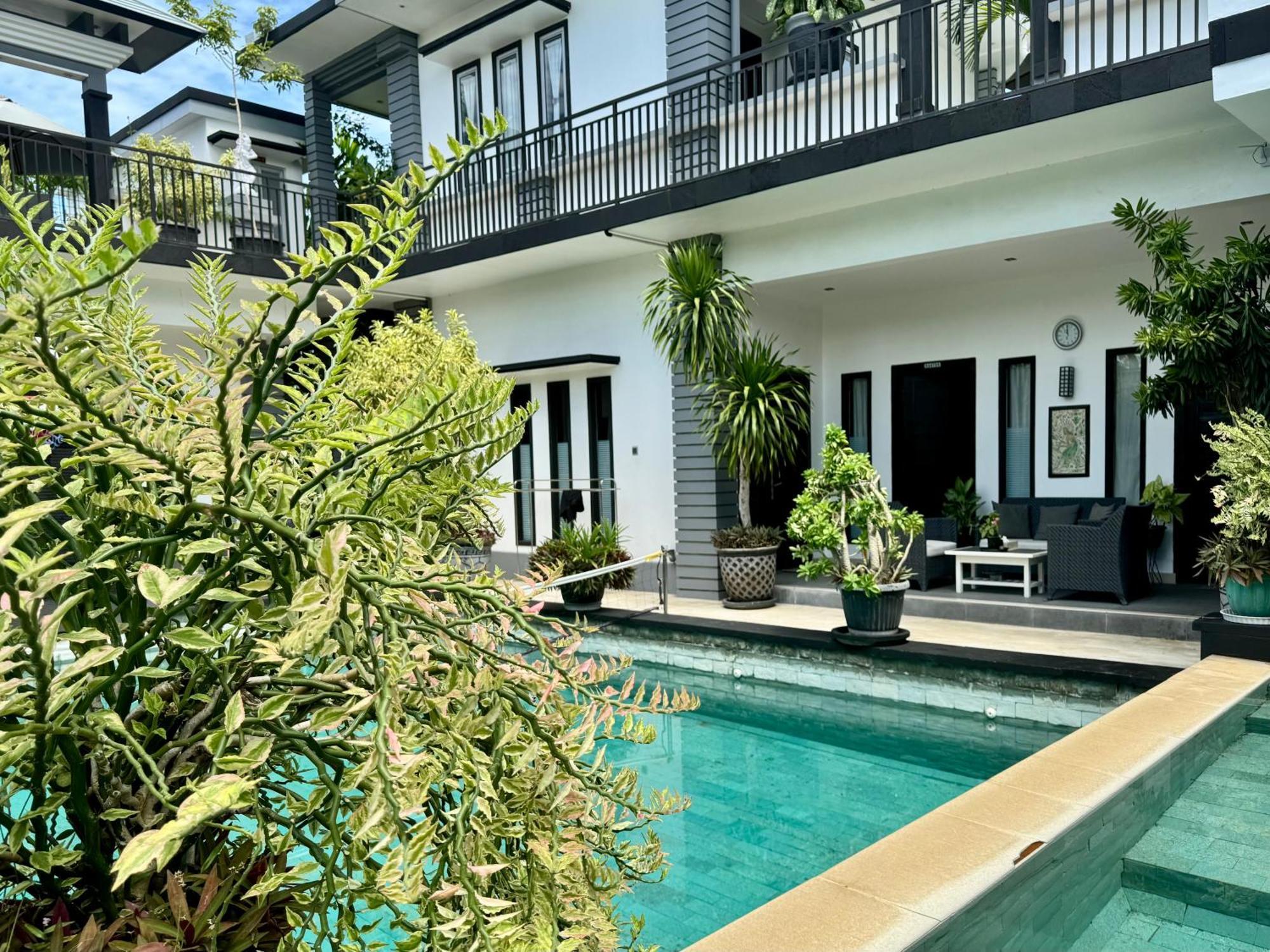Villa Rumah Putih Abu Abu Senggigi Eksteriør billede