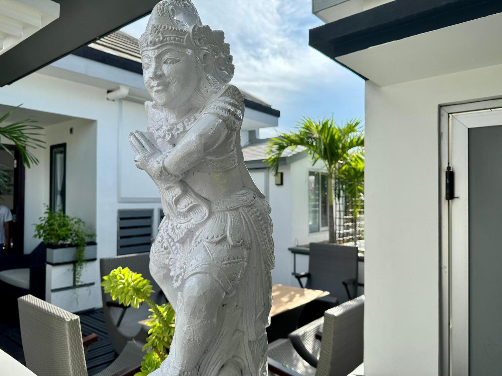 Villa Rumah Putih Abu Abu Senggigi Eksteriør billede