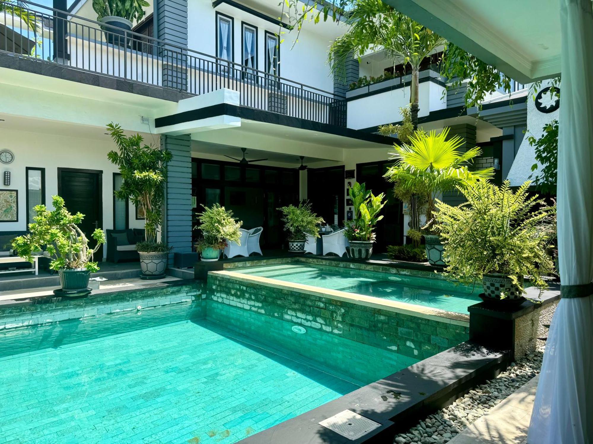 Villa Rumah Putih Abu Abu Senggigi Eksteriør billede