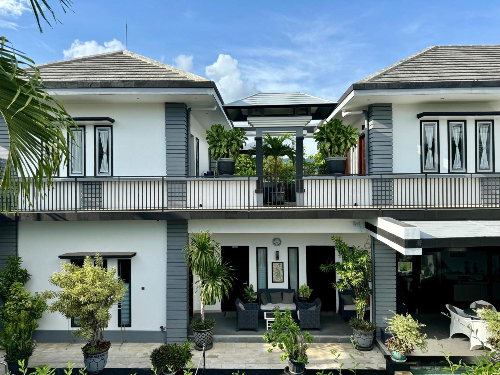 Villa Rumah Putih Abu Abu Senggigi Eksteriør billede