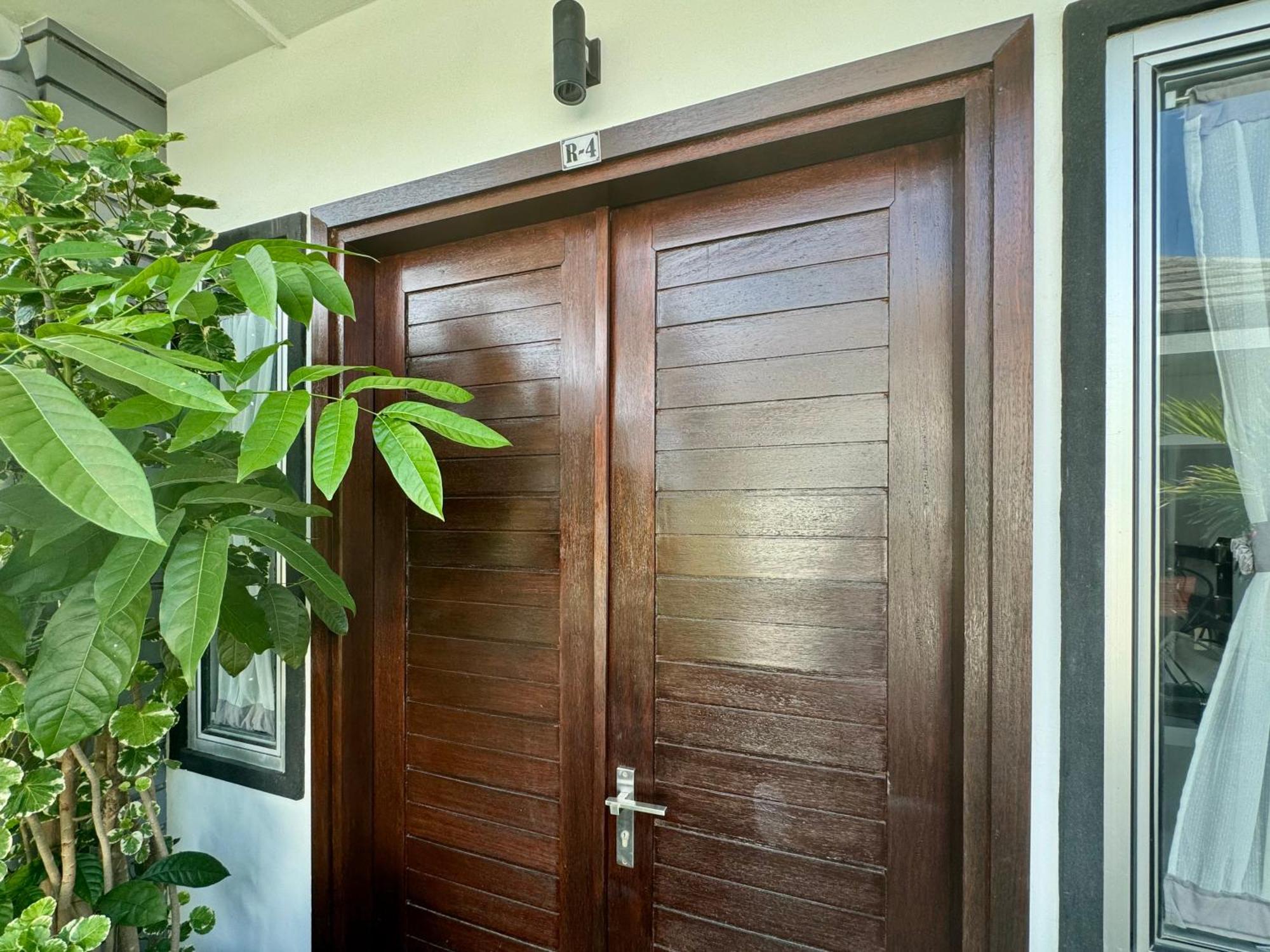 Villa Rumah Putih Abu Abu Senggigi Eksteriør billede