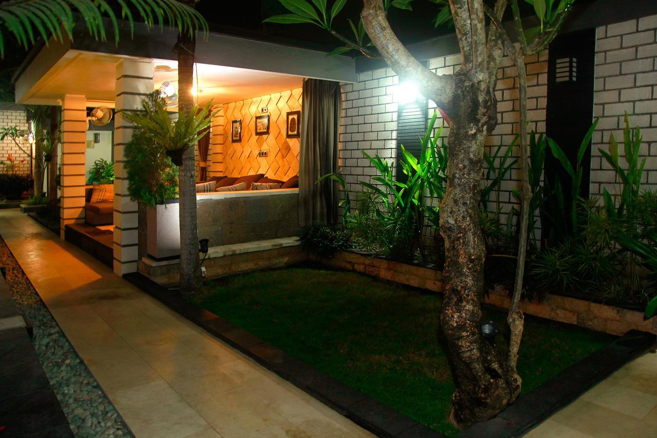 Villa Rumah Putih Abu Abu Senggigi Eksteriør billede